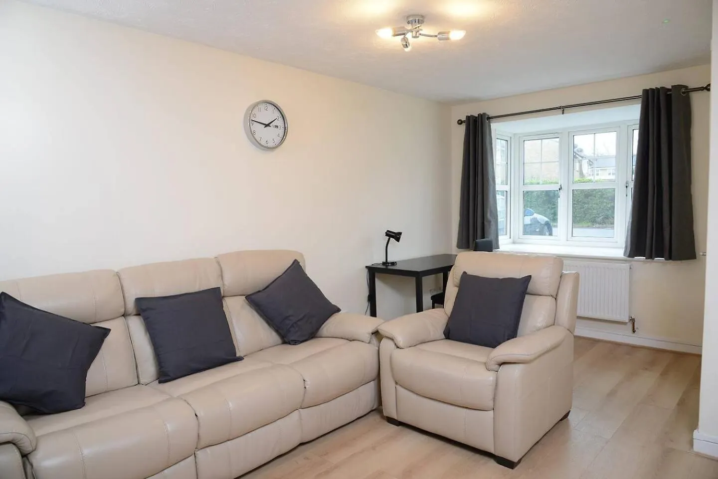 Southampton West With Workspace And Fast Internet